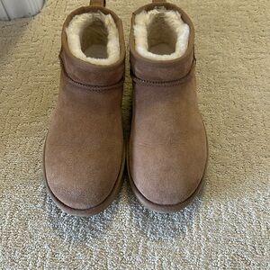 Women’s Ultra Mini Classic Ugg Boot Sz 9